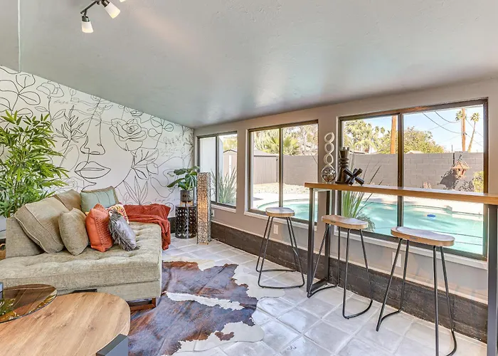 Walk To Stadium: Remodeled Home! Holiday home Scottsdale