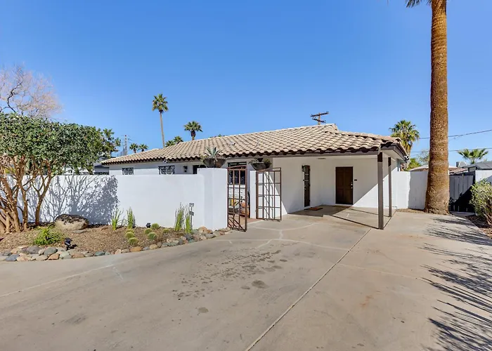 Walk To Stadium: Remodeled Home! Holiday home *