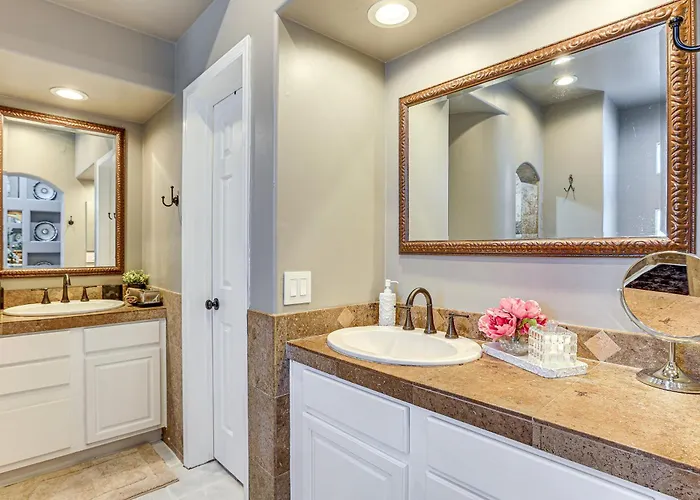 Holiday home Walk To Stadium: Remodeled Home! *