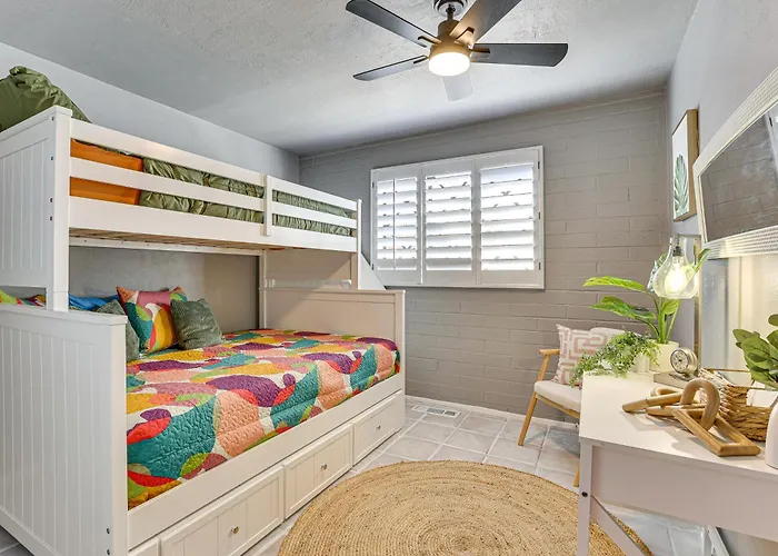 Walk To Stadium: Remodeled Home! Scottsdale