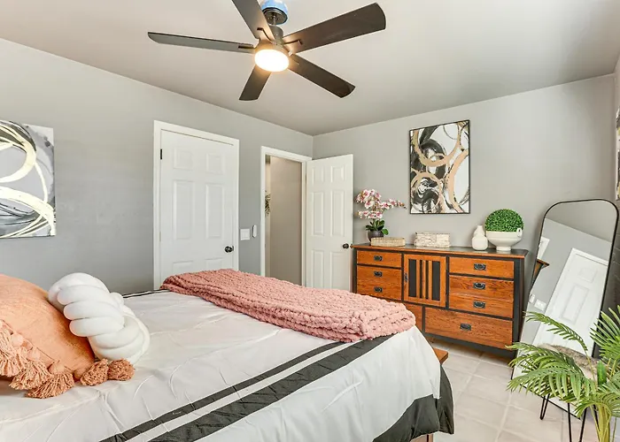Walk To Stadium: Remodeled Home! *